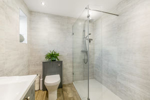 En-suite- click for photo gallery